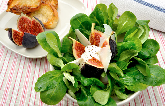 Feldsalat mit Feige und Ziegenkäse © Simone Weigelt